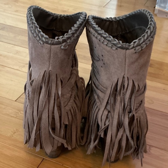 Faux Suede Beige Fringe Cowboy Ankle Bootie Size 6 - Picture 3 of 11